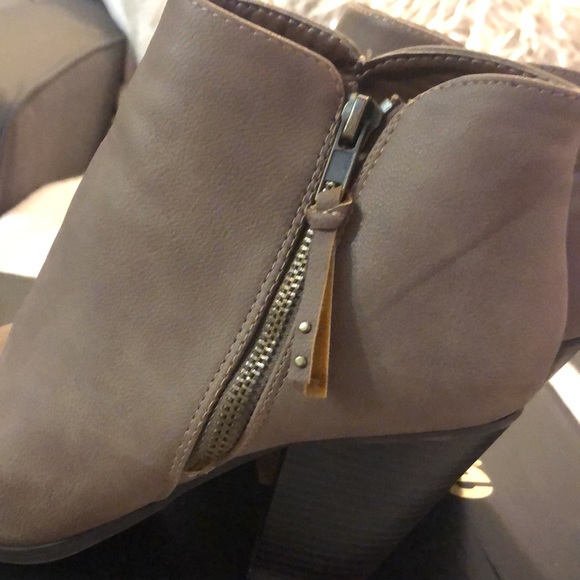 Charlotte Russe Booties (tan) size 7 women’s - Picture 7 of 8
